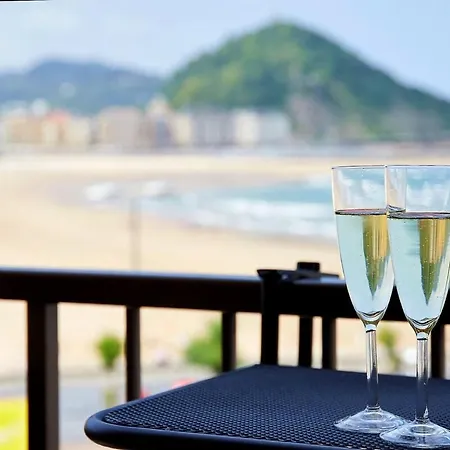 Sea Views From 4 Balconies Walk Score 90 Apartment *