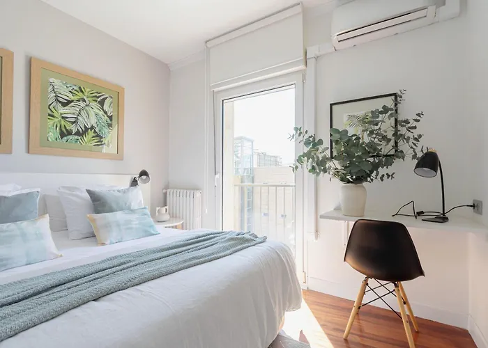 Sea Views From 4 Balconies Walk Score 90 * San Sebastián